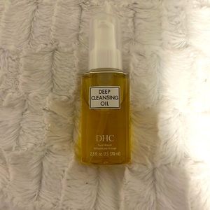 I only used this cleansing oil 1/2 times so its mostly full 💕